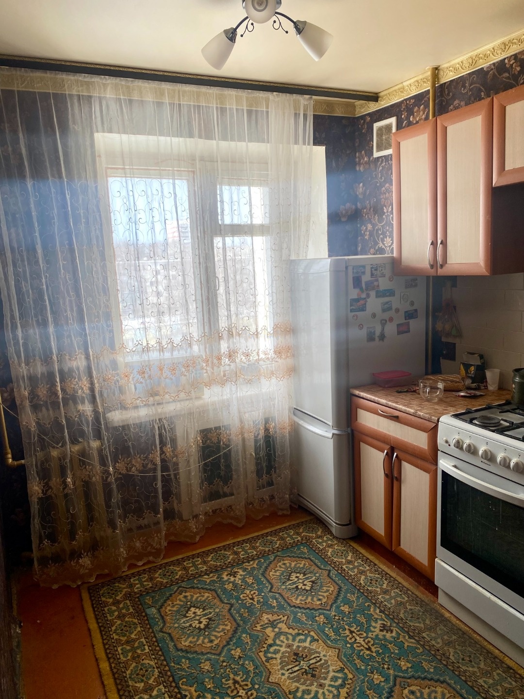 Продается однокомнатная квартира ГЭС 10/92, (ул. наб им. Габдуллы Тукая, д 51), общей площадью 32,7 кв.м., жилой площадью 19,3 кв.м., кухня 5,3 кв.м., балкон 3 метра, санузел совмещенный. 
Документы готовы, без арестов и обременений, один взрослый собственник, в собственности более 5 лет.
Развитая и