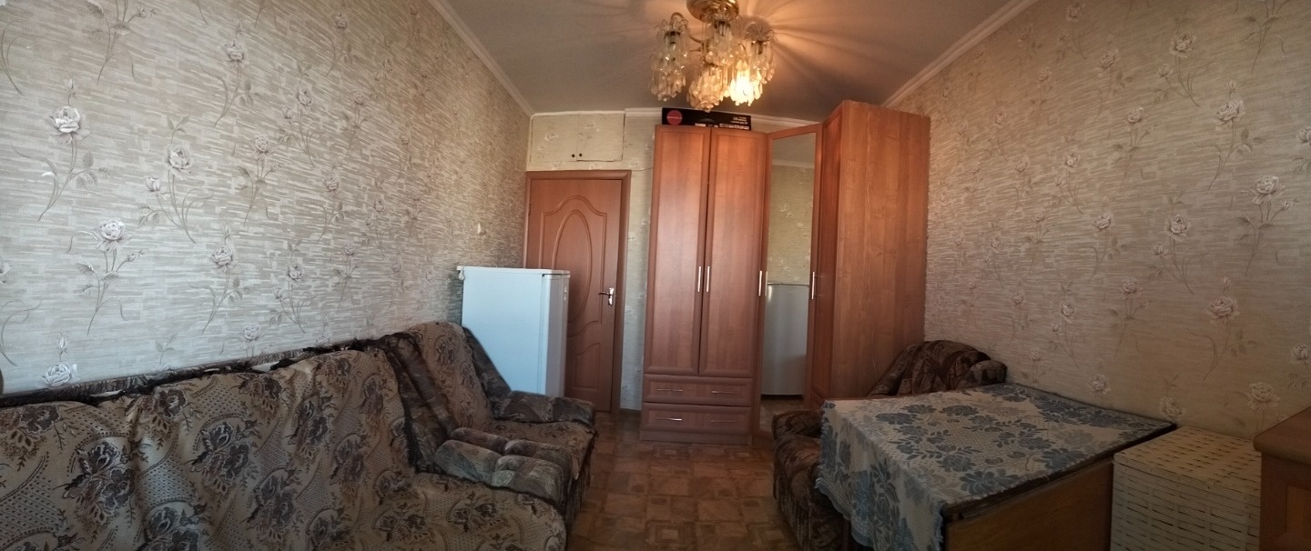 Продаю комнату в 5ти комнатной квартире по адресу: Новый город 47/14, 9/9 этаж, площадью 13,5 кв.м.
Комната с балконом 3м, застеклён.
Общая площадь квартиры 107 кв.м, 2 сан. узла, общая кухня 9,5 кв.м. Хорошее состояние,места общего пользования в приличном состоянии.
Мебель в подарок.
Соседи семейна