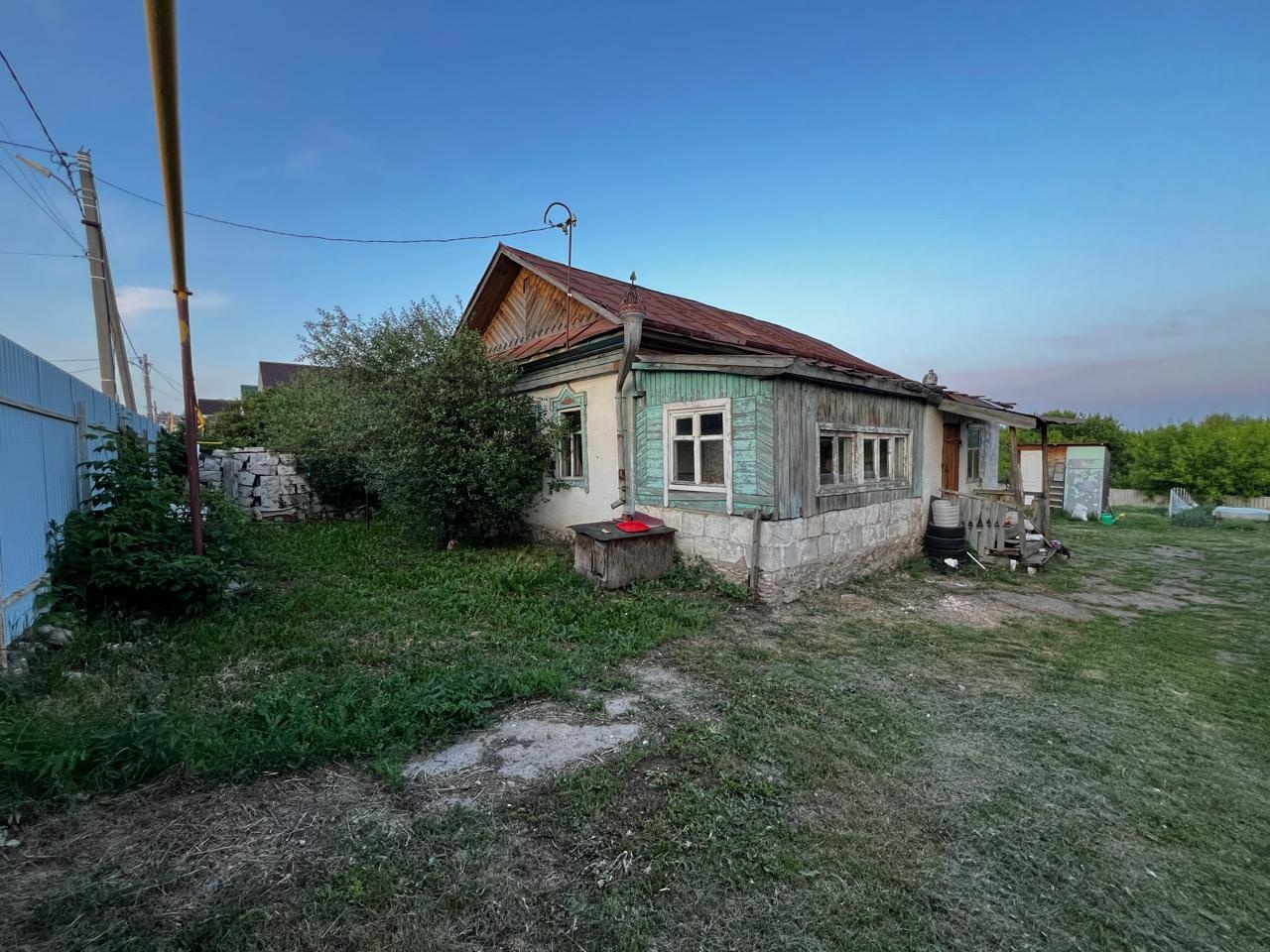 Продается дом 44 кв.м. на просторном участке 9 соток (ИЖС) 

Город Набережные Челны, ул. Пролетарская, д. 5.

Идеальный вариант для семьи, мечтающей о собственном доме в центре города!  
Участок ровный, ухоженный, с возможностью для расширения, постройки бани или гаража.
Соседи хорошие, семейные. Ес