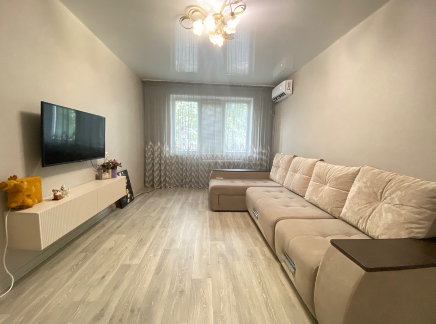 Продается 2-х комн квартира по адресу 23/5, 2 этаж в 9-ти этажном доме!

Отличная инфраструктура! Школа и детский сад в комплексе. В пешей доступности различные магазины.
Рядом остановки общественного транспорта.

Квартира без обременений, 1 взрослый собственник
Звоните! Приходите на просмотр! Торг!