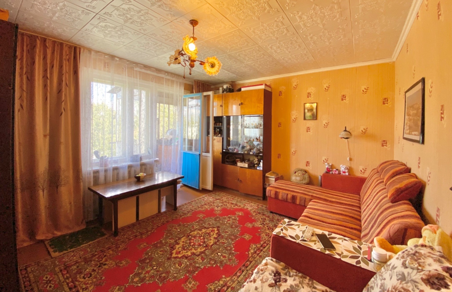 Продается 2-х комн.кв. по адресу ЗЯБ, 15/22. Распашонка!
Квартира светлая, теплая!
Отличная инфраструктура! Школа и детский сад находятся в комплексе.
В пешей доступности различные магазины.
Рядом остановки общественного транспорта.
Просторный, зеленый двор!
Дороги отремонтированы, 
достаточно парко